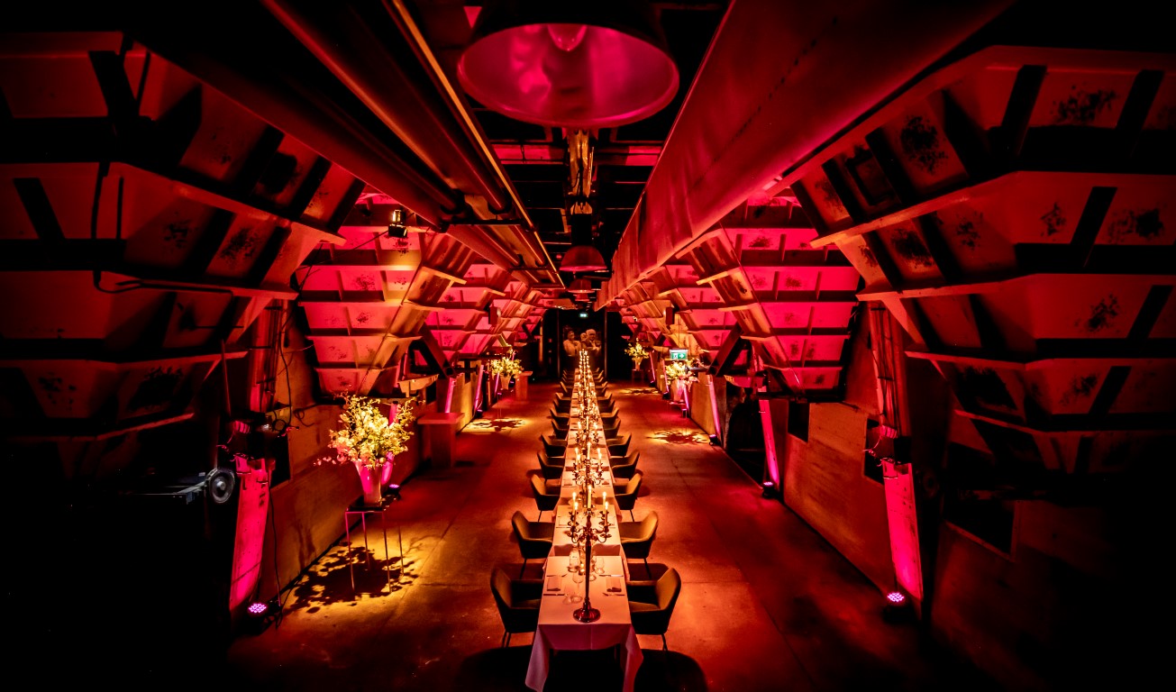 Silo 36 - Sitting Dinner - Diner - Live experience - Night of the Century - Aankleding - Tafelsetting - Tafellinnen - Kandelaars - Silo_s - Fotograaf vermelden_ Nico Alsemgeest(2) (Medium)